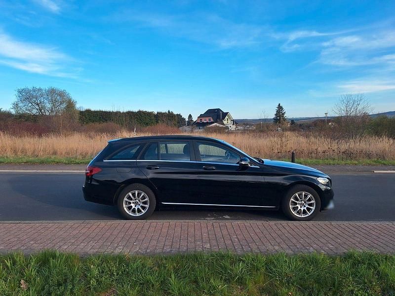 Gebraucht Mercedes C200 160 PS (117 kW) 2021 Schwarz Kombi