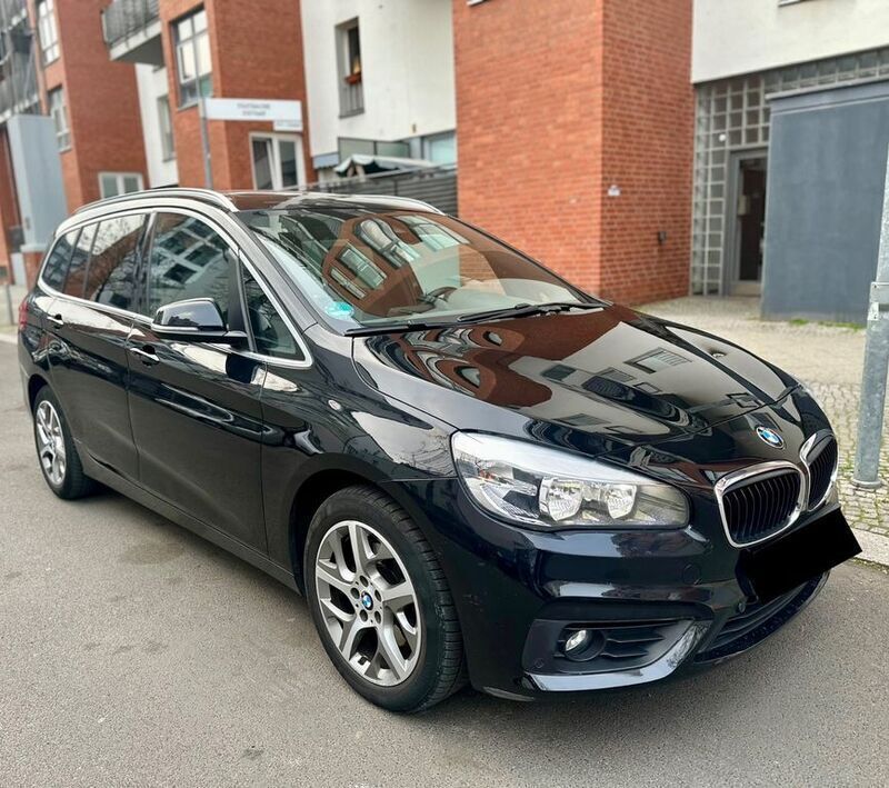 Schwarz Gebraucht 2015 BMW 218 Gran Tourer Sport Line Van / Kleinbus | 12.500 € (Guter Preis) - Bild 1/4