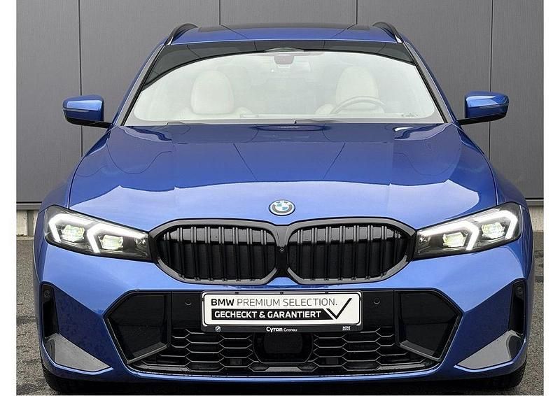 Gebraucht BMW 330e Comfort Edition 292 PS (214 kW) 2024 Blau Kombi