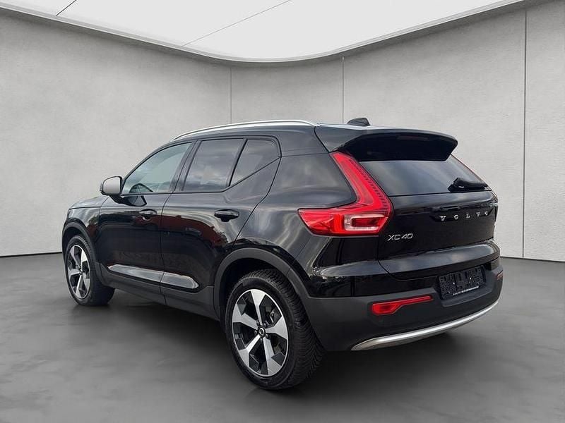 Gebraucht Volvo XC40 163 PS (119 kW) 2024 Onyx blackmetallic 717 SUV
