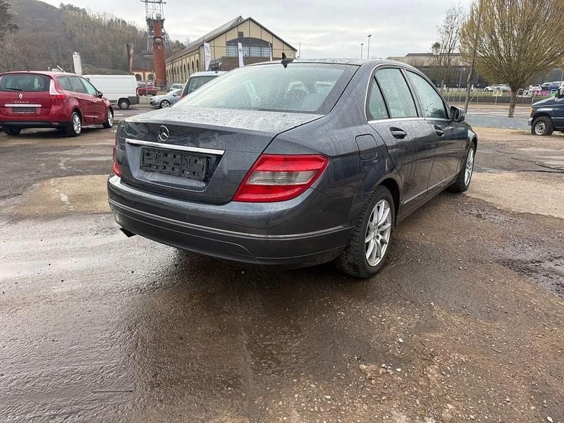 Gebraucht Mercedes C180 156 PS (114 kW) 2010 Grau Limousine