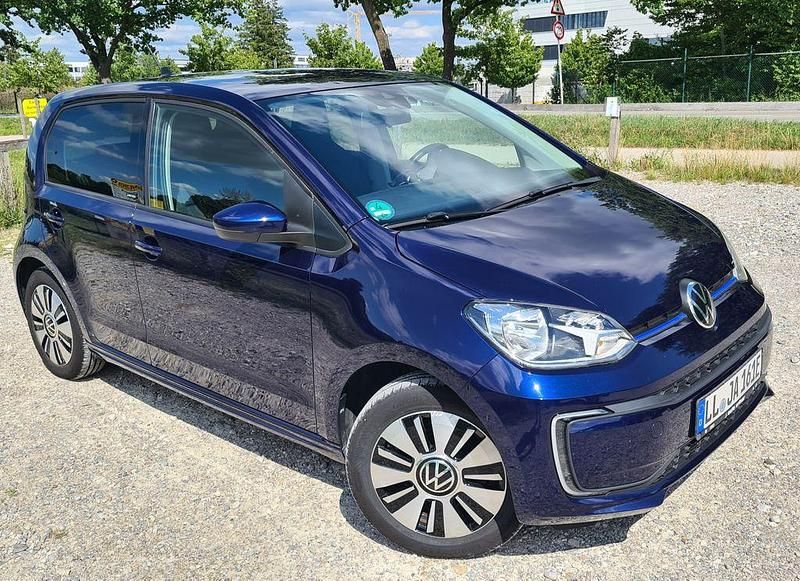 Blau Gebraucht 2021 VW e-up! Kleinwagen | 11.700 € (Fairer Preis) - Bild 1/4