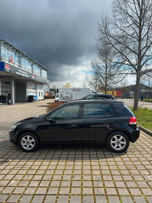Gebraucht VW Golf VI 105 PS (77 kW) 2012 Schwarz Kleinwagen