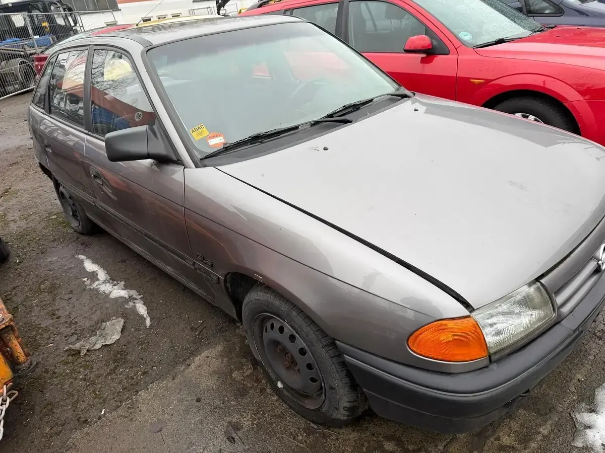 Gebraucht Opel Astra 75 PS (55 kW) 1992 Limousine