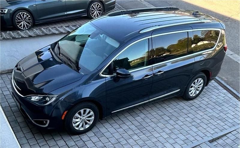 Second-hand Chrysler Pacifica 291 CP (214 kW) 2020 Gri Monovolum
