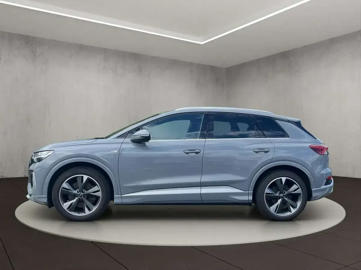 Używany Audi Q4 e-tron Ambiente 150 kW (204 KM) 2023 Szary SUV