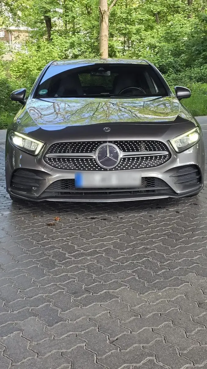 Gebraucht Mercedes A200 AMG line 163 PS (119 kW) 2019 Grau Kleinwagen