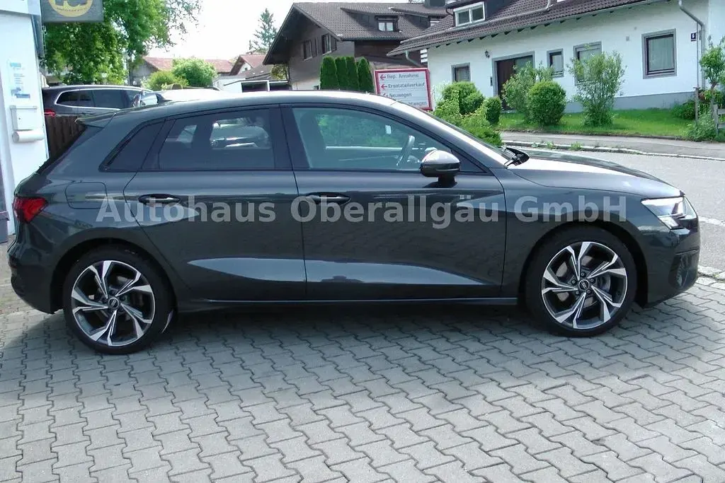 Gebraucht Audi A3 190 PS (139 kW) 2023 Grau Limousine