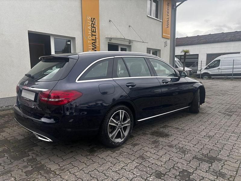 Gebraucht Mercedes C220 Avantgarde 194 PS (142 kW) 2020 Blau Limousine