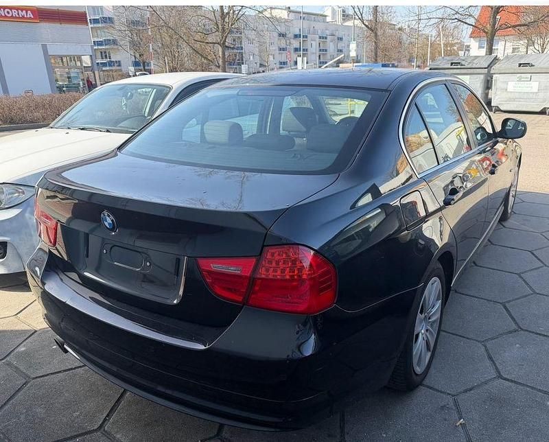 Gebraucht BMW 318 143 PS (105 kW) 2009 Schwarz Limousine