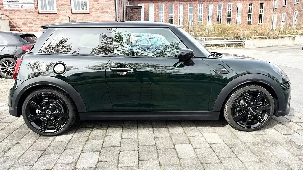 Gebraucht Mini Cooper S Resolute Edition 178 PS (130 kW) 2024 Grün Kleinwagen