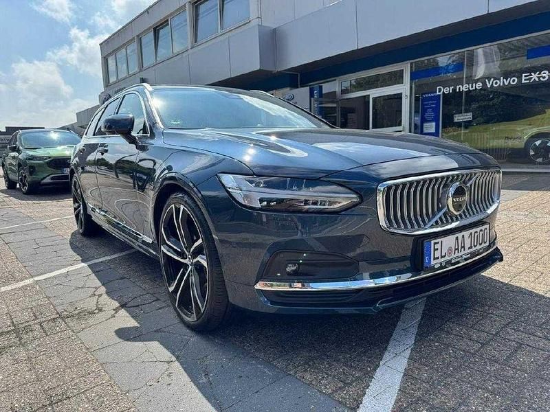 Second-hand Volvo V90 Ultimate 197 CP (144 kW) 2024 Albastru Break