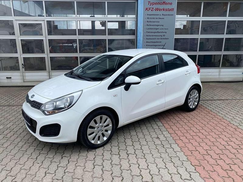 Gebraucht Kia Rio 109 PS (80 kW) 2011 Weiß Limousine