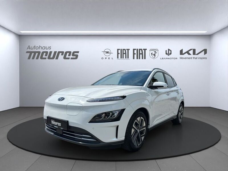 Weiss Gebraucht 2023 Hyundai Kona Prime SUV | 28.488 € (Fairer Preis) - Bild 1/4