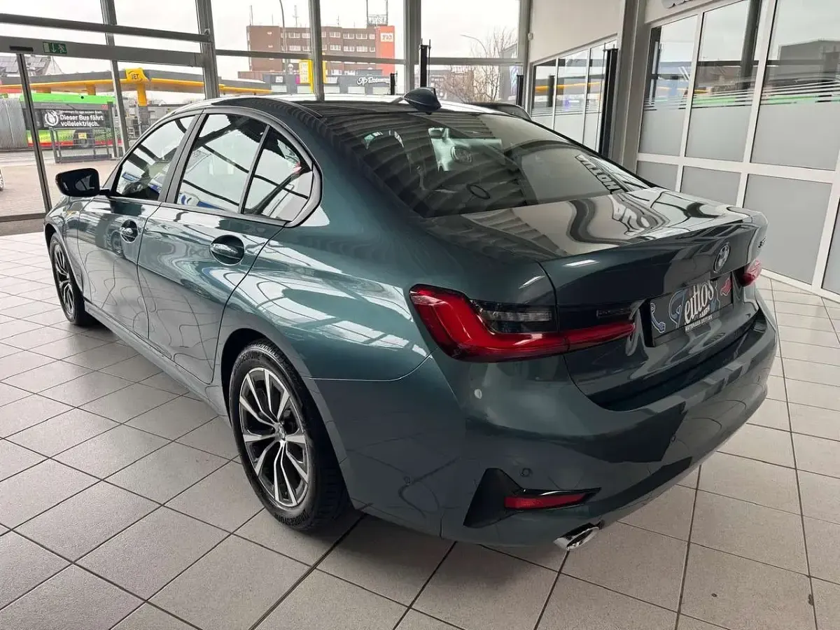 Gebraucht BMW 320 Advantage 184 PS (135 kW) 2020 Blau Limousine