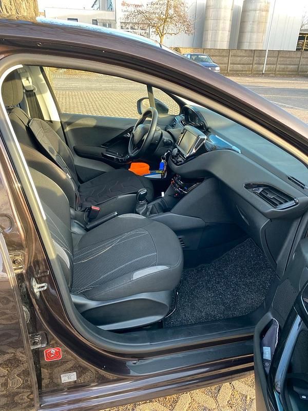 Gebraucht Peugeot 208 95 PS (69 kW) 2012 Braun Kleinwagen