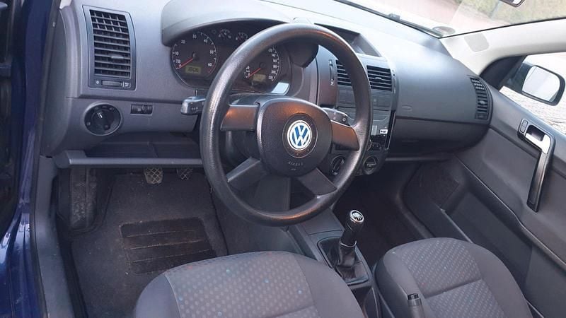 Gebraucht VW Polo 64 PS (47 kW) 2004 Blau Kleinwagen