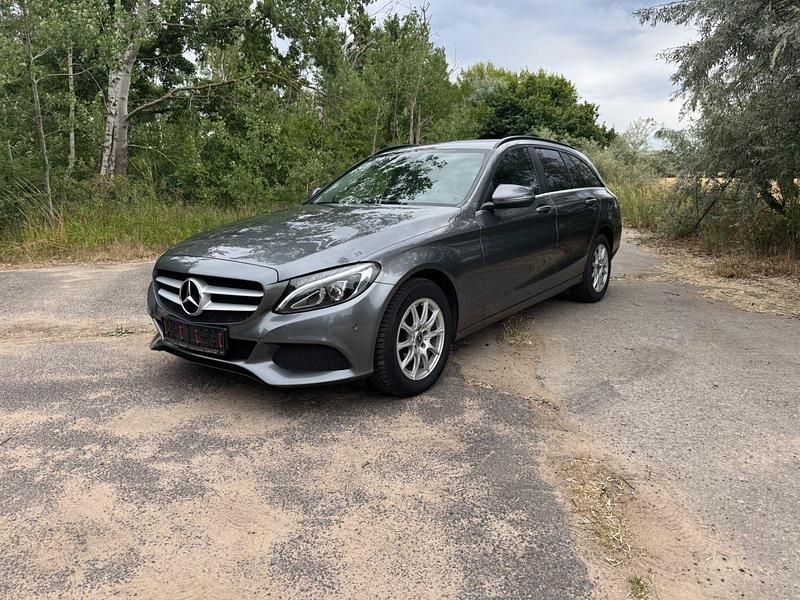 Grau Gebraucht 2017 Mercedes C180 Kombi | 14.290 € (Superpreis) - Bild 1/4