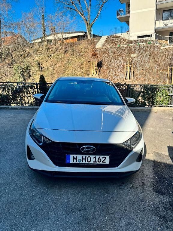 Gebraucht Hyundai i20 Select 84 PS (61 kW) 2022 Weiß Kleinwagen
