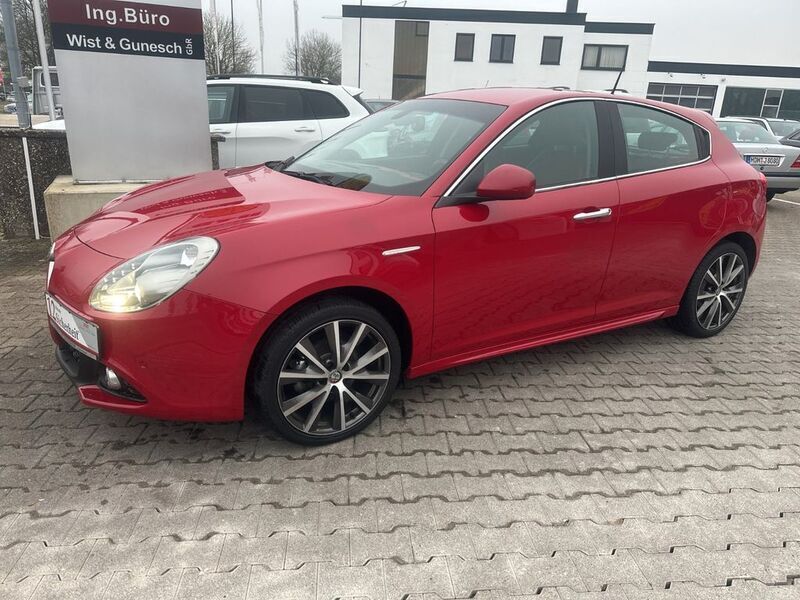 Rot Gebraucht 2019 Alfa Romeo Giulietta Super Kleinwagen | 16.900 € (Fairer Preis) - Bild 1/4