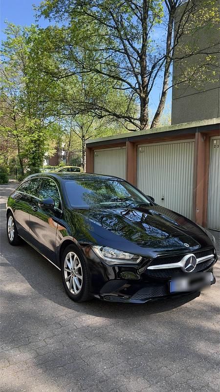 Schwarz Gebraucht 2021 Mercedes CLA200 Shooting Brake Kombi | 21.990 € (Guter Preis) - Bild 1/4