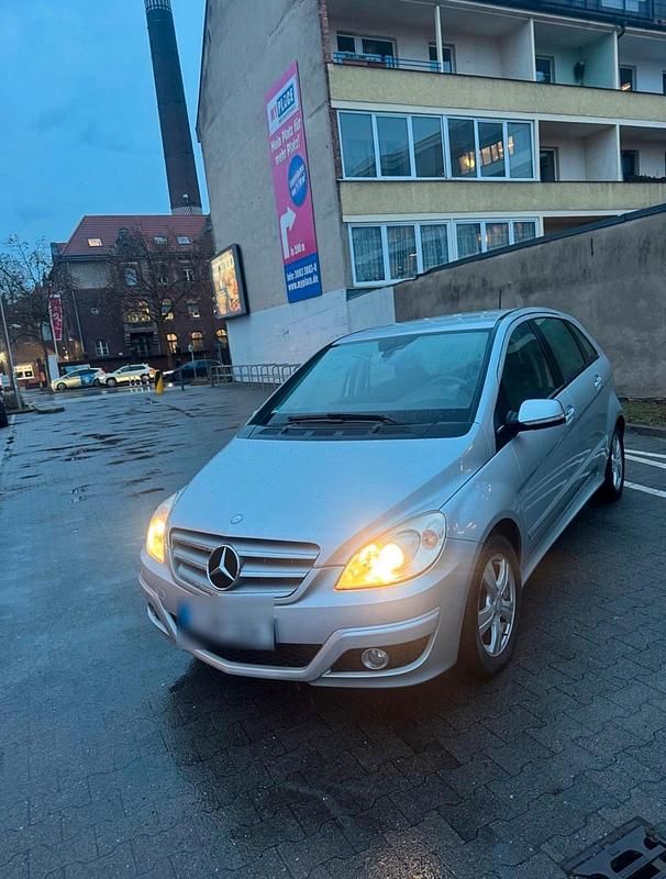 Silber Gebraucht 2009 Mercedes B160 Van / Kleinbus | 2.900 € (Guter Preis) - Bild 1/4
