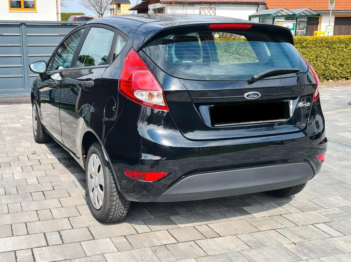 Gebraucht Ford Fiesta Trend 60 PS (44 kW) 2015 Schwarz Kleinwagen