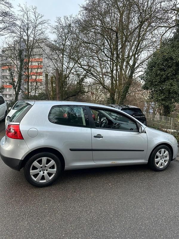 Gebraucht VW Golf V 105 PS (77 kW) 2003 Silber Kleinwagen