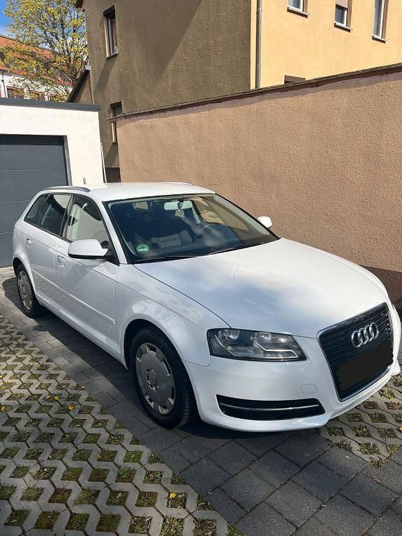 Gebraucht Audi A3 Attraction 102 PS (75 kW) 2010 Weiß Kleinwagen
