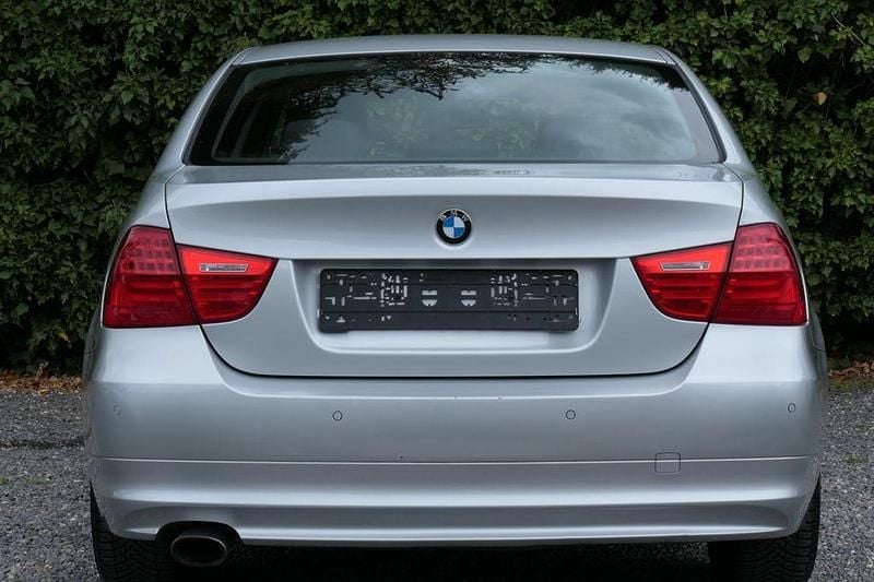 Gebraucht BMW 320 Lifestyle 184 PS (135 kW) 2011 Silber Limousine