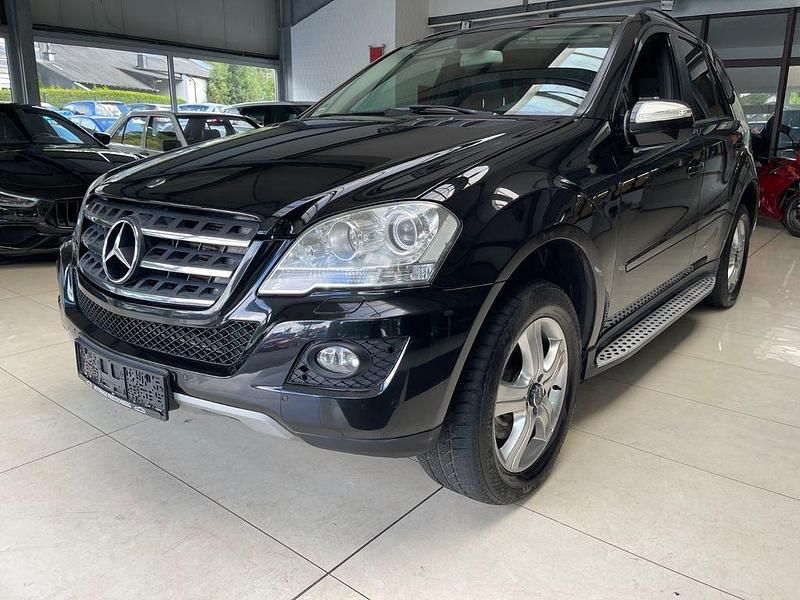 Schwarz Gebraucht 2009 Mercedes ML350 SUV | 9.991 € (Etwas zu teuer) - Bild 1/4