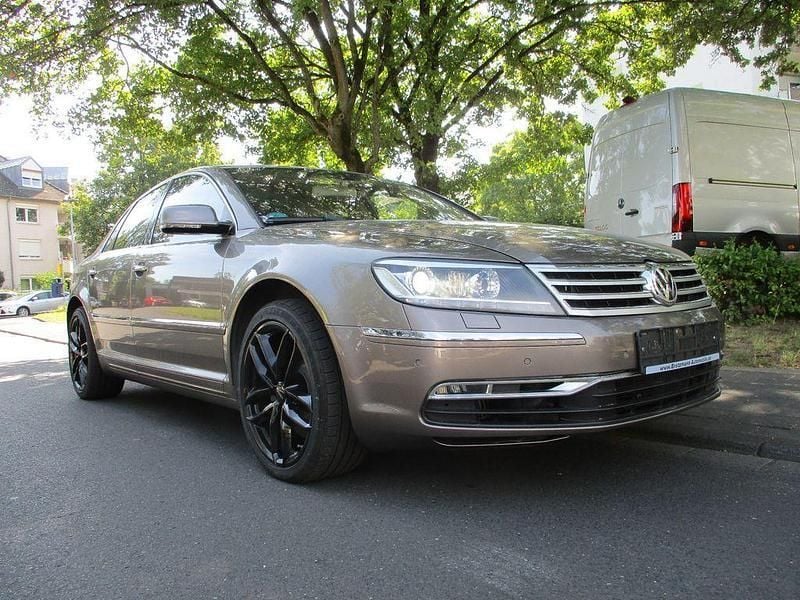Grau Gebraucht 2012 VW Phaeton Limousine | 15.580 € (Teuer) - Bild 1/4