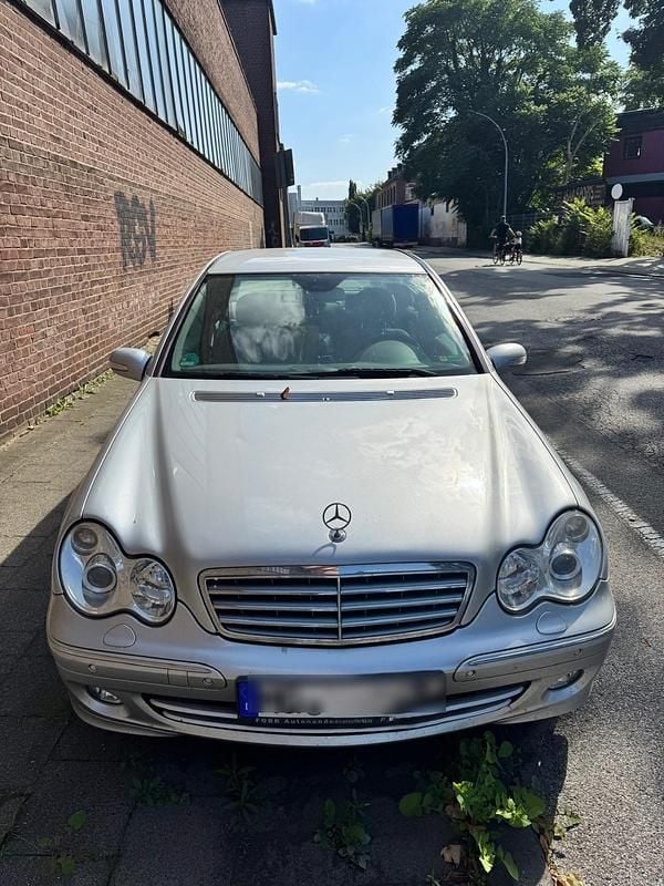 Silber Gebraucht 2005 Mercedes C180 Limousine | 1.500 € (Superpreis) - Bild 1/4