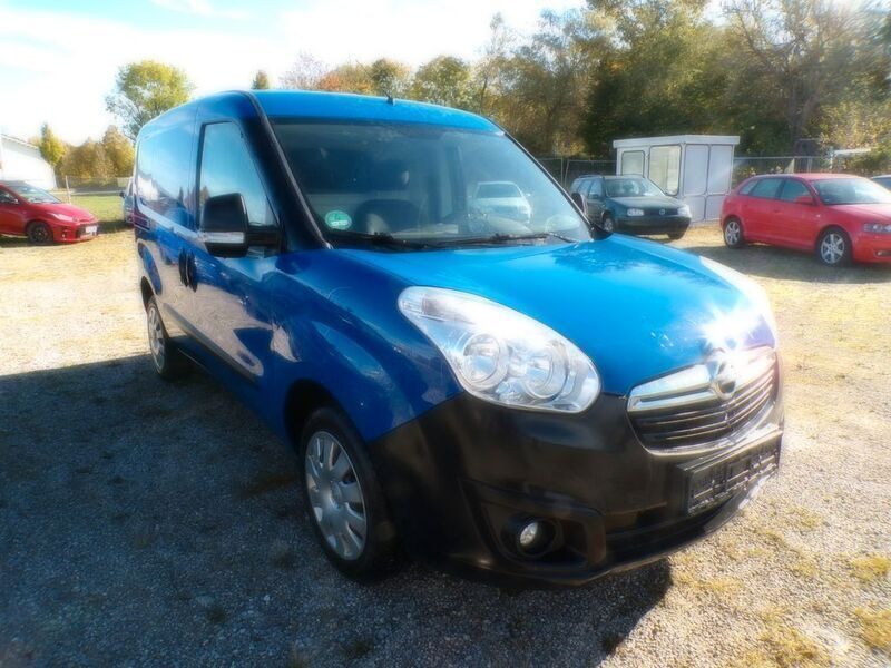 Gebraucht Opel Combo Edition 95 PS (69 kW) 2018 Royalblau h: u2/f:atlantikblau Van / Kleinbus