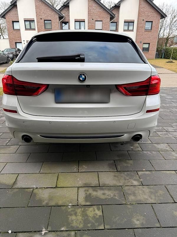 Gebraucht BMW 520 Sport Line 190 PS (139 kW) 2019 Weiß Kombi