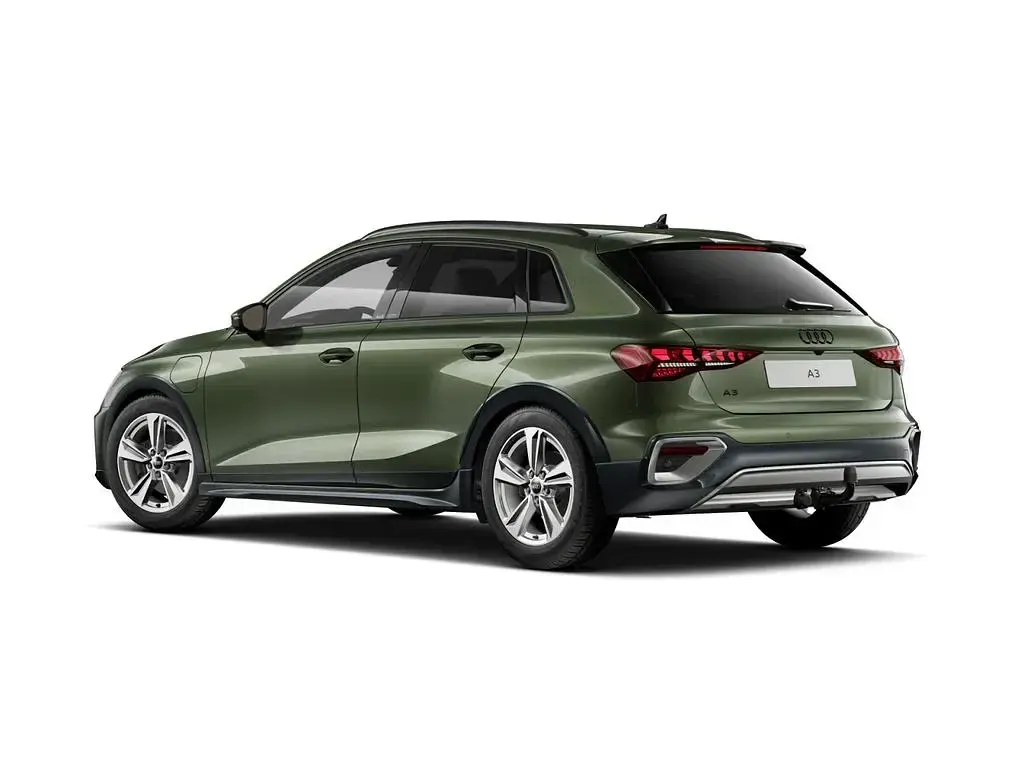 Gebraucht Audi A3 Sport 204 PS (150 kW) 2025 Grün Limousine