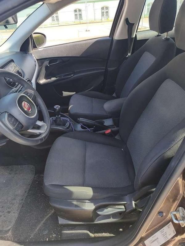 Gebraucht Fiat Tipo Easy 95 PS (69 kW) 2018 Braun Limousine