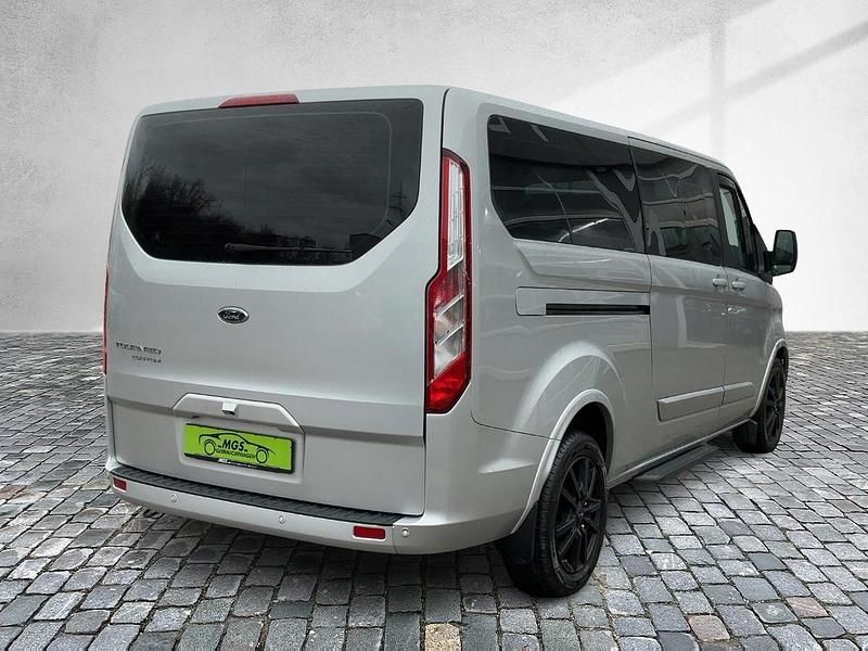 Gebraucht Ford Tourneo Titanium X 150 PS (110 kW) 2023 Polarsilber metallic Van / Kleinbus