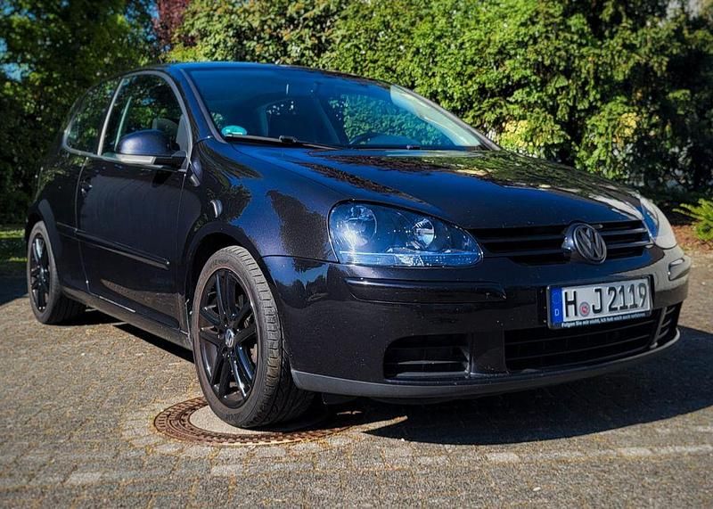 Schwarz Gebraucht 2006 VW Golf V Sportline Limousine | 3.300 € (Etwas zu teuer) - Bild 1/4