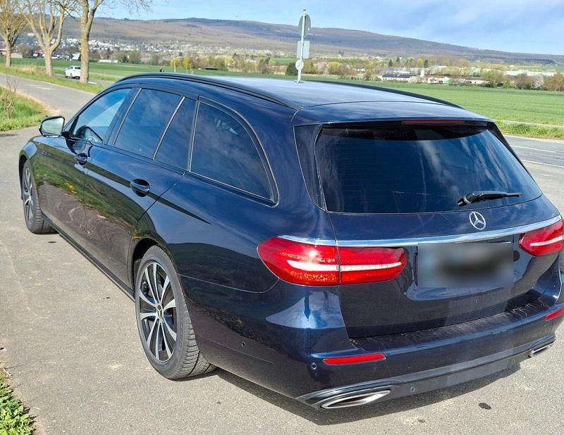 Gebraucht Mercedes E250 Avantgarde 211 PS (155 kW) 2017 Blau Kombi