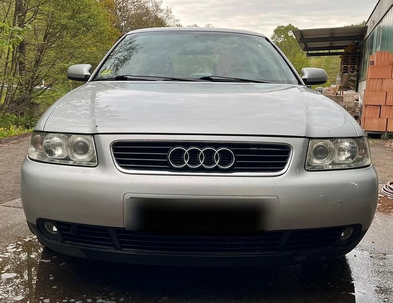 Silber Gebraucht 2002 Audi A3 Ambition Limousine | 800 € (Guter Preis) - Bild 1/4
