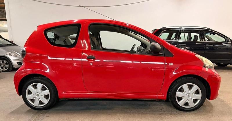 Gebraucht Toyota Aygo 68 PS (50 kW) 2010 Rot Kleinwagen