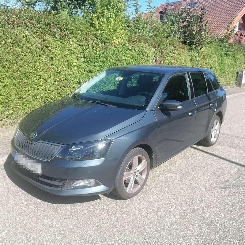 Grau Gebraucht 2016 Skoda Fabia Ambition Kombi | 5.550 € (Fairer Preis) - Bild 1/4