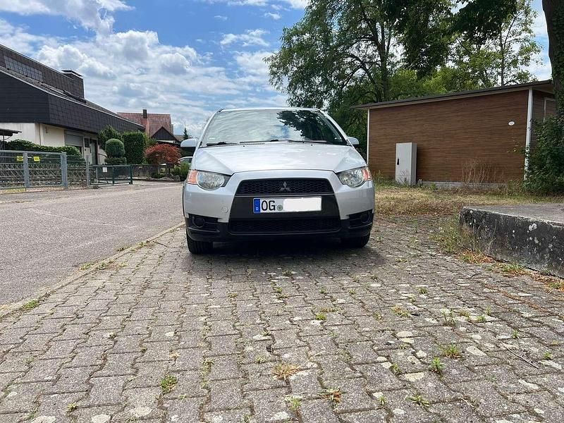 Silber Gebraucht 2011 Mitsubishi Colt Edition Limousine | 2.800 € (Fairer Preis) - Bild 1/4