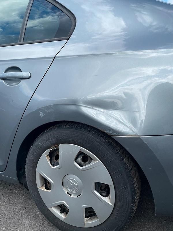 Gebraucht Skoda Rapid 105 PS (77 kW) 2013 Silber Kleinwagen