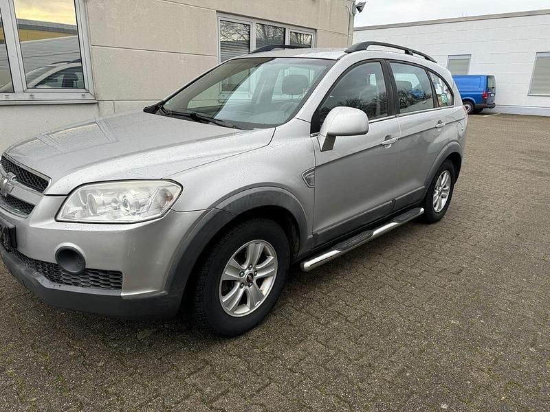 Grau Gebraucht 2008 Chevrolet Captiva LS SUV | 2.100 € (Guter Preis) - Bild 1/4