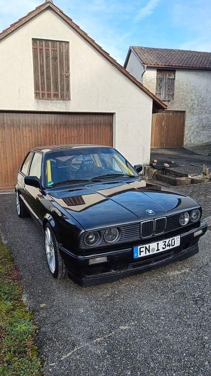 Gebraucht BMW 325 286 PS (210 kW) 1987 Schwarz Coupé