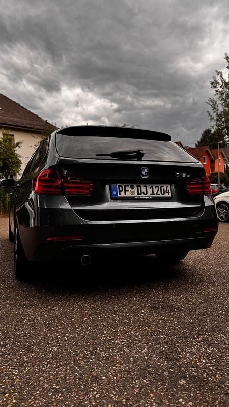 Gebraucht BMW 318 149 PS (109 kW) 2015 Grau Kombi
