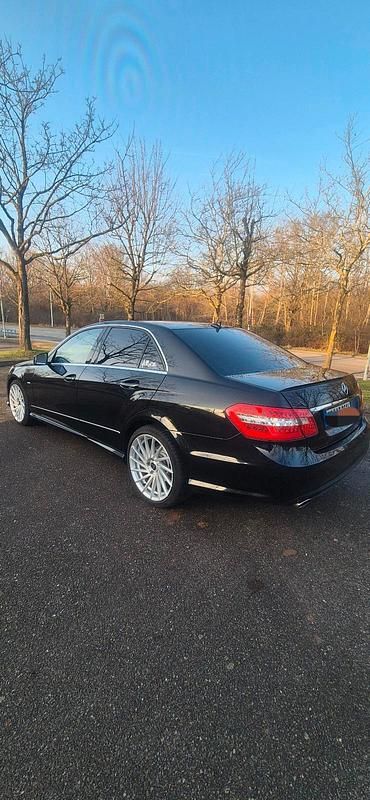 Schwarz Gebraucht 2010 Mercedes E200 AMG Limousine | 7.500 € (Fairer Preis) - Bild 1/4