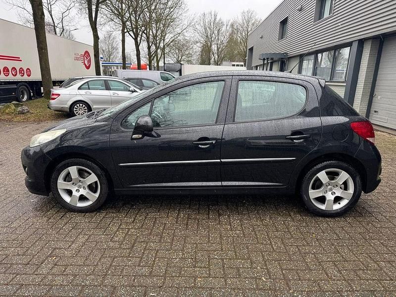 Gebraucht Peugeot 207 120 PS (88 kW) 2010 Schwarz Limousine